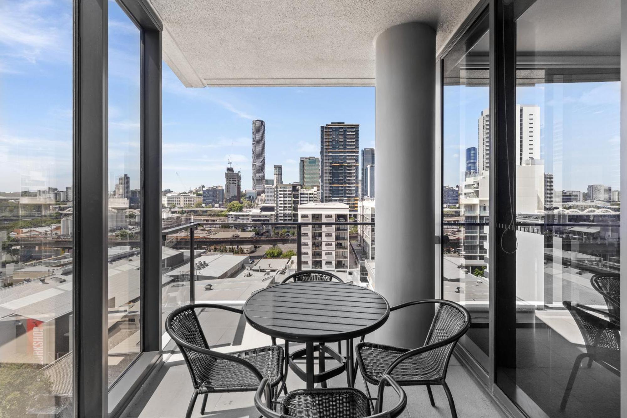 Brisbane One Apartments By Cllix Екстериор снимка